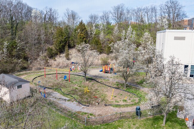Grandview Elementary School features great playground amenities for the kids of Fort Thomas.