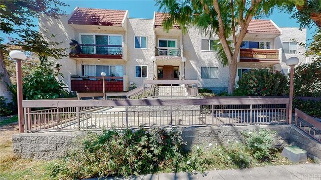 12157 Moorpark St unit 202, Studio City, CA 91604 - photo 2