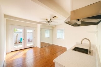 18902 Victory Blvd, Reseda, CA 91335