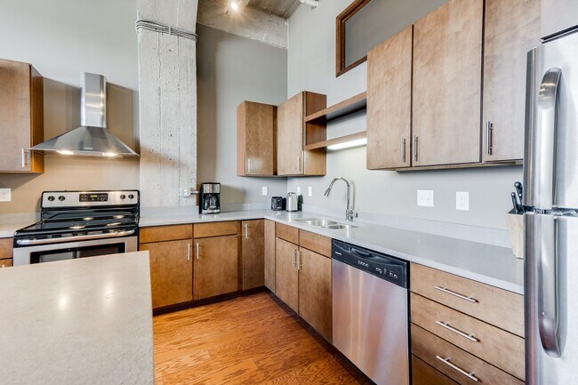 ElseWarehouse in the North Loop, Minneapolis, MN 55401 - photo 7