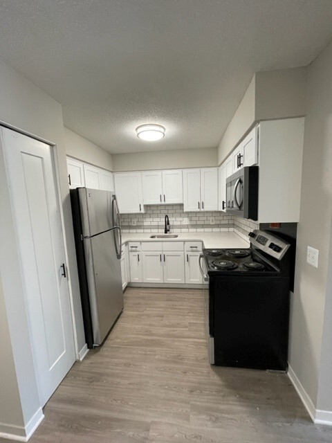 4031 Crooks Rd, Royal Oak, MI 48073