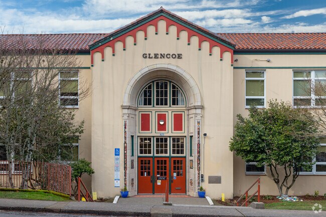 Glencoe Elementary has an arch design entering the front premise of the school in Mt Tabor.
