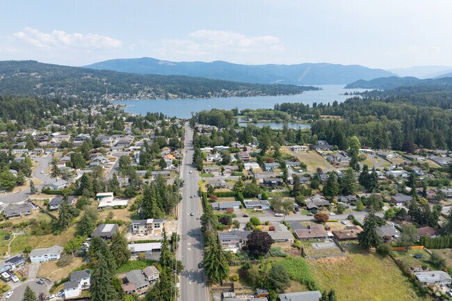Enjoy Lake Whatcom activities walking distance from your Alabama Hill home.
