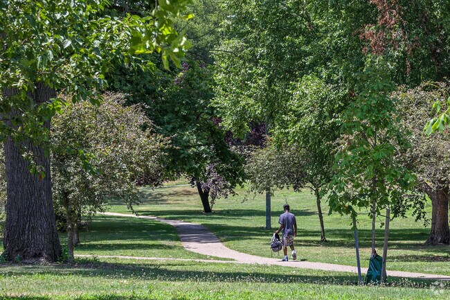 Brown/Burton/Winchester Park has shaded trails through greenery