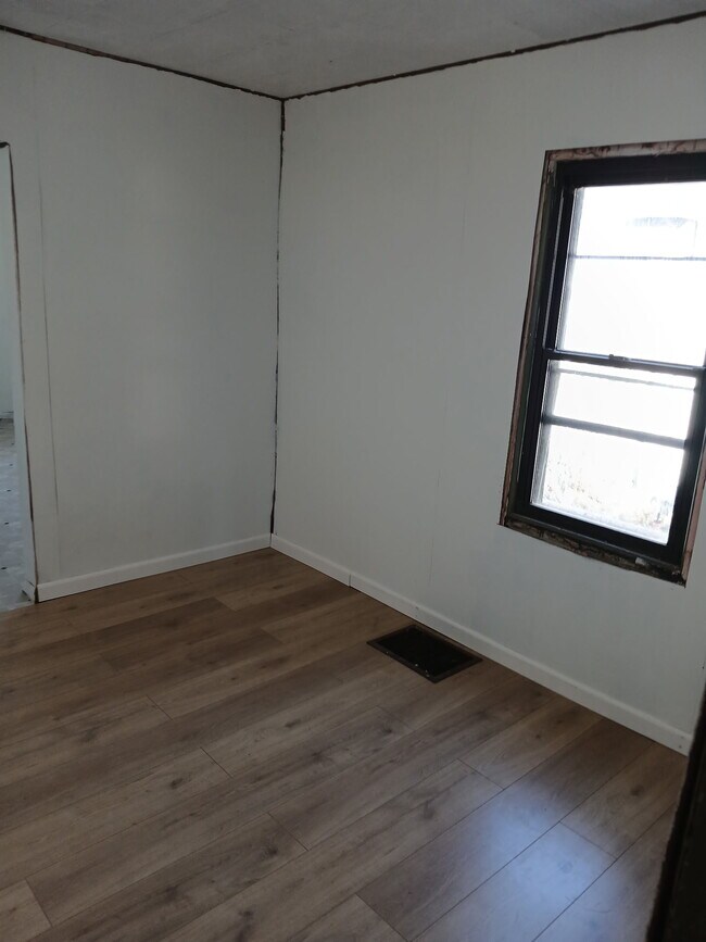 1112 W 14th St, Muncie, IN 47302 - photo 6