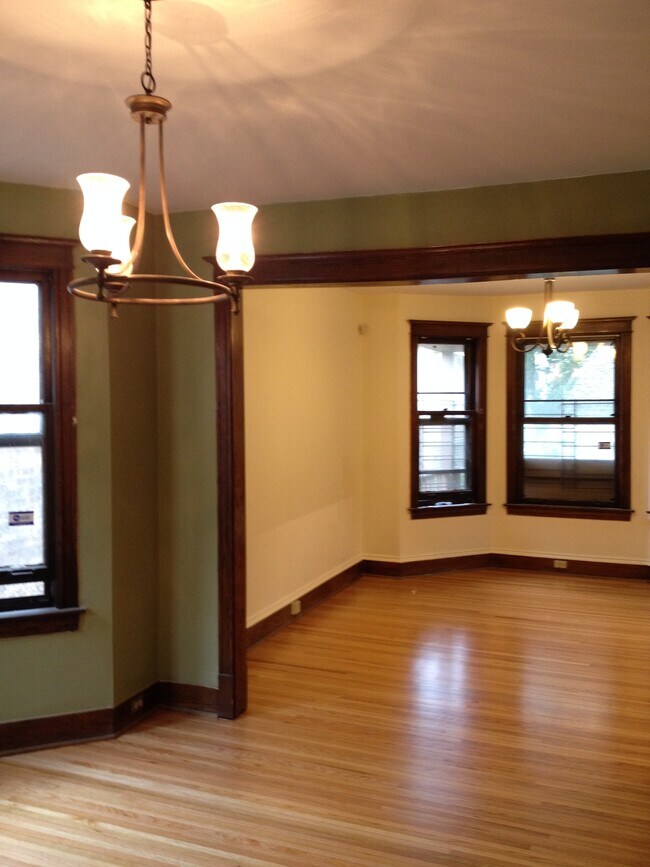 7228 N Rogers Ave, Chicago, IL 60645 - photo 5