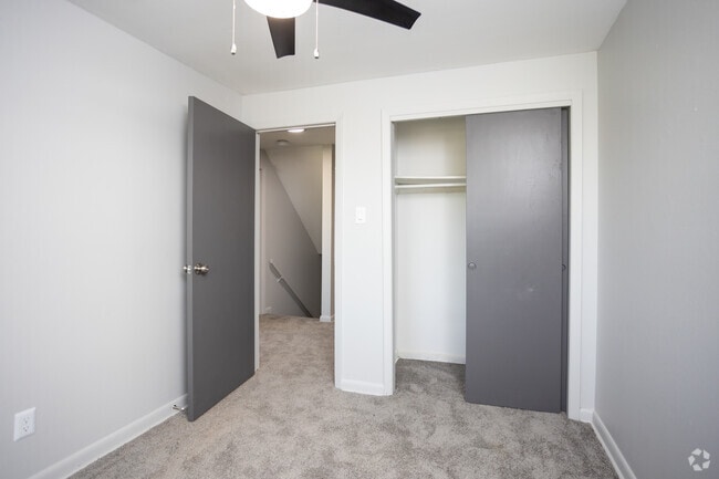 3BR, 1.5BA - 1,300 SF