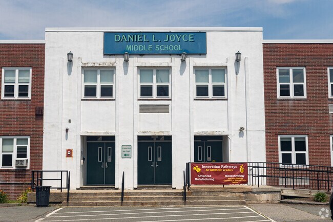 Students in the Woburn school district can attend Daniel L Joyce Middle School.