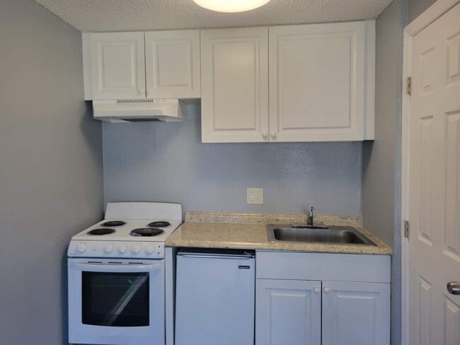 Apollo Beach Villa, Apollo Beach, FL 33572 - photo 4