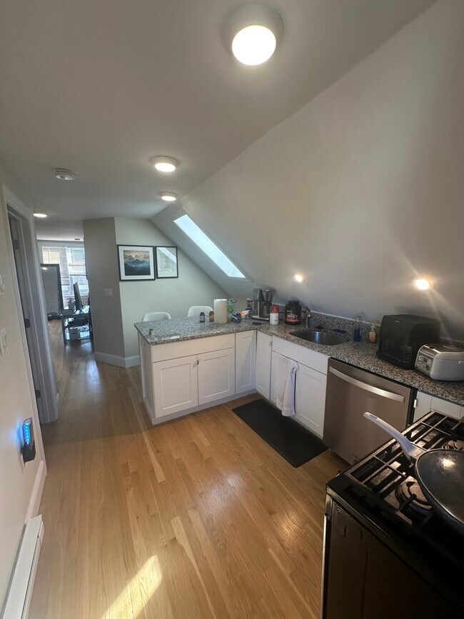 343 Beacon St unit 3, Somerville, MA 02143 - photo 4