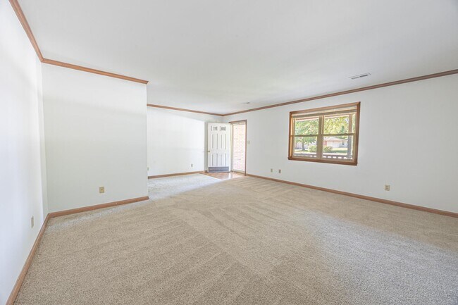 10896 Oak Blvd, Lawrenceville, IL 62439 - photo 4