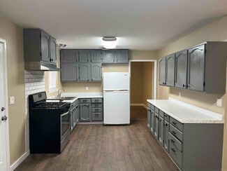 3805 Windsor Dr, Farmington, NM 87402