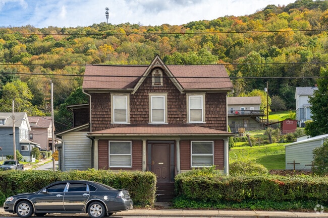 Traditional homes with wood shingles are commonly found throughout Coopersdale.