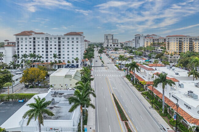 US1 runs near Palm Beach Farms, offering a direct route to top destinations.