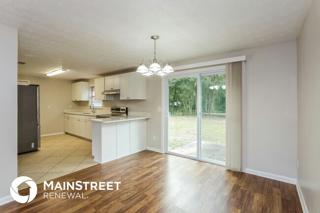 9572 Spottswood Rd W, Jacksonville, FL 32208 - photo 6