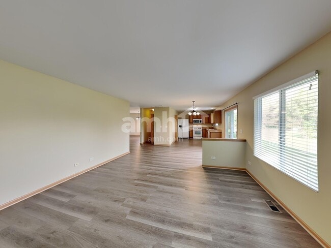 818 Glen Cove Ln, Pingree Grove, IL 60140 - photo 7