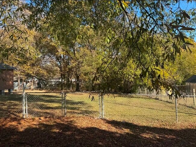 305 Smith St, Burlington, NC 27217 - photo 5