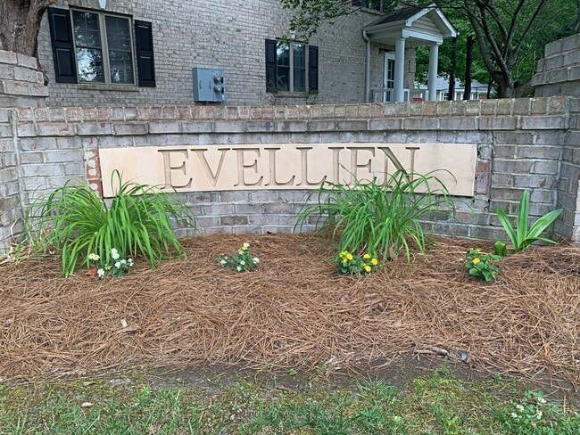 Evellien & Provence: Townhomes + Apartments Student Housing, Elon, NC 27244 - photo 6