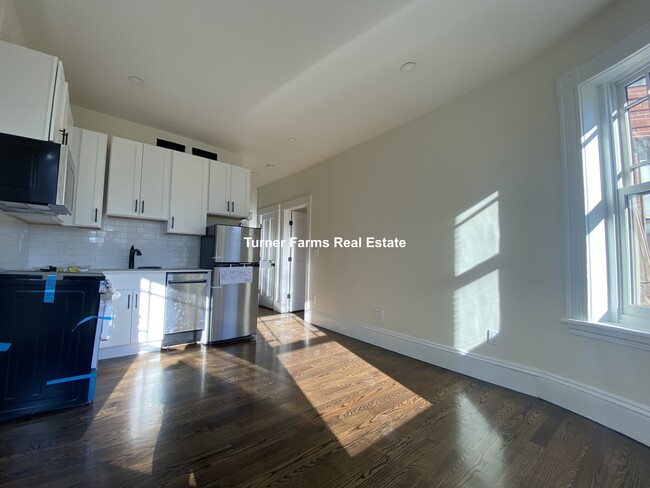 261B W Newton St unit 3, Boston, MA 02116 - photo 2
