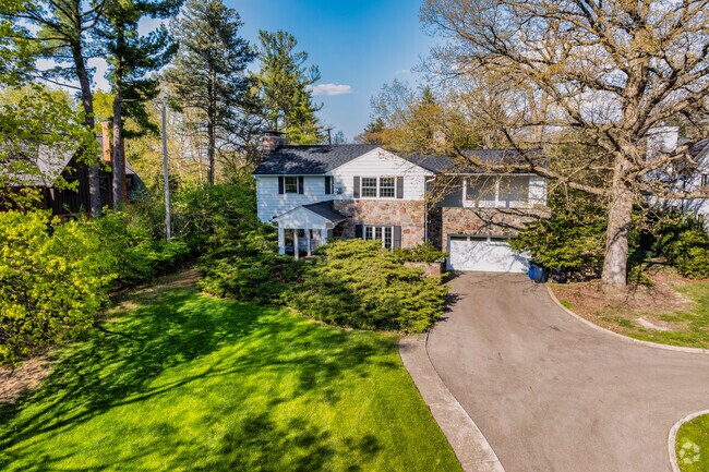 Classic Colonial homes are a common home style throughout the affluent Tuomy Hills neighborhood.