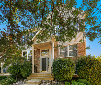 860 S Insignia Ct, Palatine, IL 60067