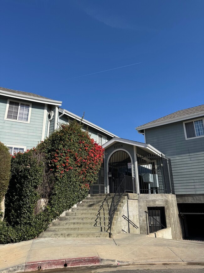 11725 Lemay St unit NoHo Condo, North Hollywood, CA 91606 - photo 3