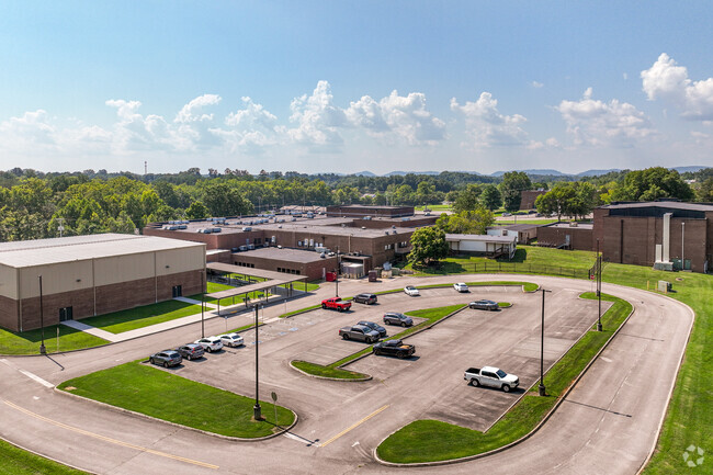 Carter Middle School has a parking lot at the rear of the school.
