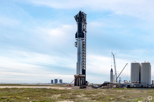 A fully stacked Starship 25 awaits its launch date at Boca Chica State Park.