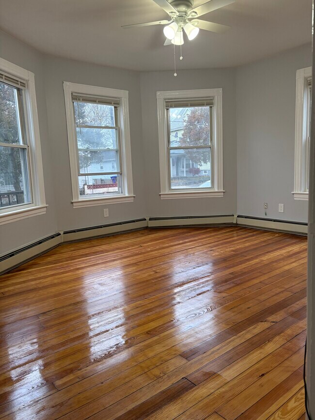 406 Pawtucket Ave unit 1st Floor Front, Pawtucket, RI 02860 - photo 5