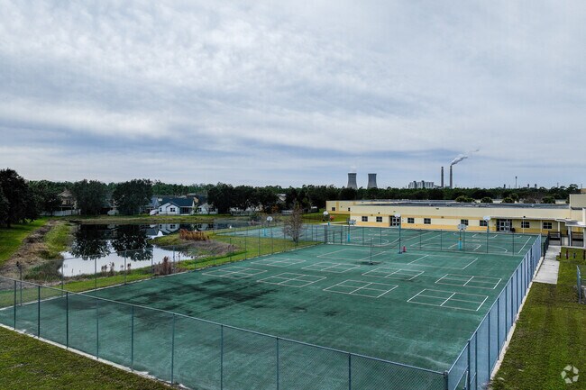 Avalon Middle School features fenced-in ball courts on the southeast side.