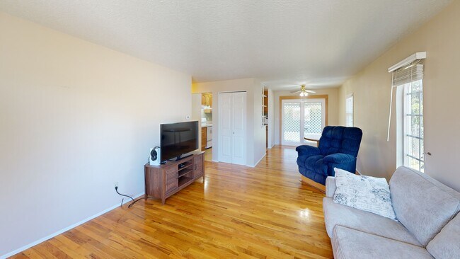 1455 Thompson Rd, Woodburn, OR 97071 - photo 2