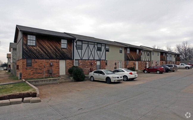 College Park Townhouses, Oklahoma City, OK 73159 - photo 3