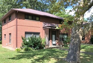 1135 Saxe Ave, Cuyahoga Falls, OH 44221