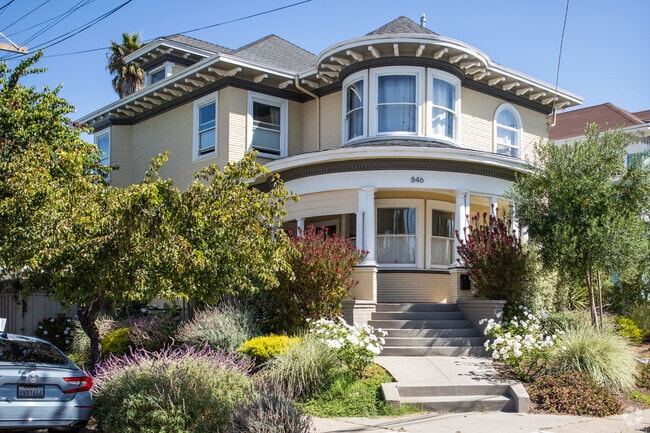 Beautiful vintage homes can be found in Oakland's Santa Fe neighborhood.