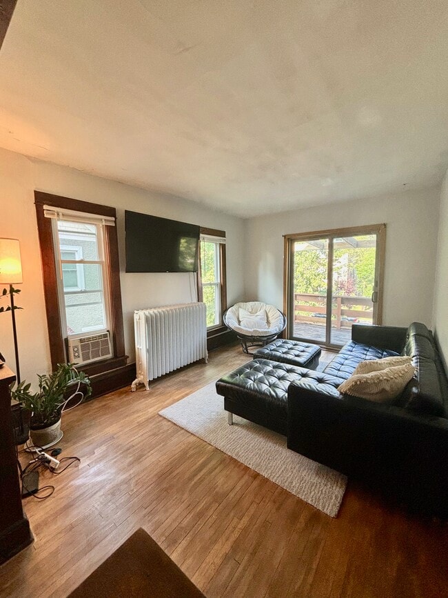 3224 Hennepin Ave Unit 3 - Room D, Minneapolis, MN 55408