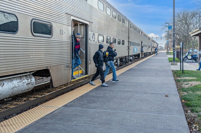 Residents can use the Metra to be in downtown Chicago in only 45 minutes.