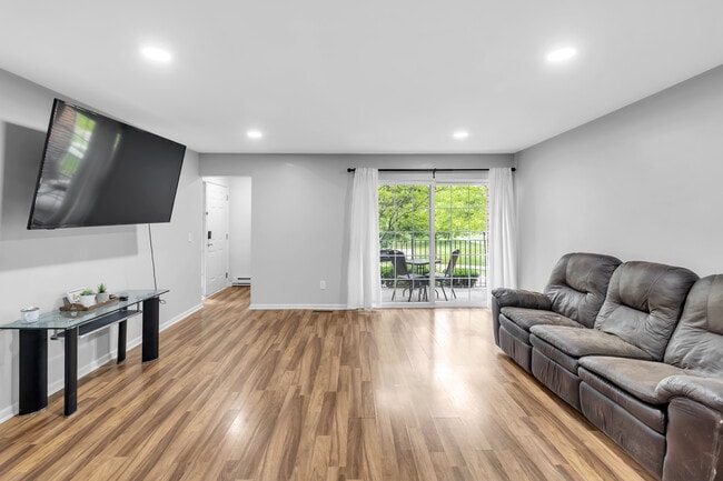 2934 Signature Blvd, Ann Arbor, MI 48103 - photo 2