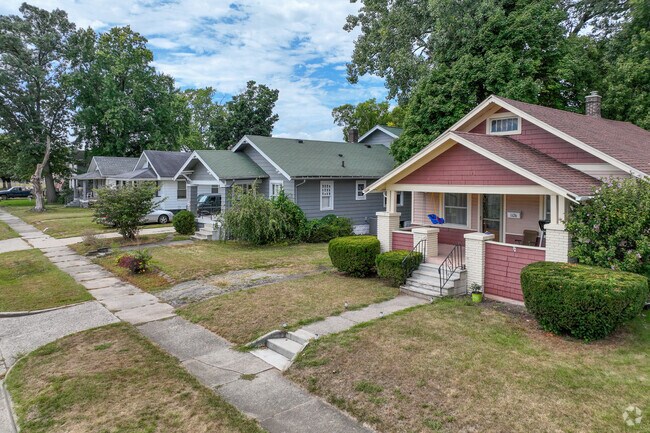 Rows of homes with well landscaped lawns are scattered throughout Beardsley.