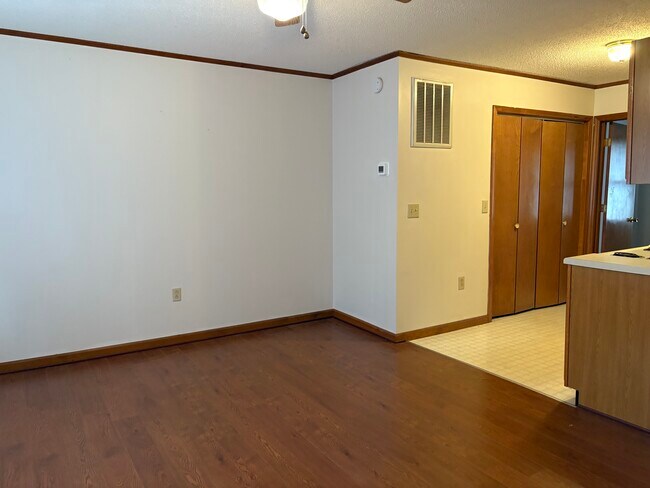 812 E Maple St unit 3, Johnson City, TN 37601 - photo 3