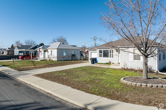 Smaller homes on large lots are common in the Cherry Hill neighborhood.