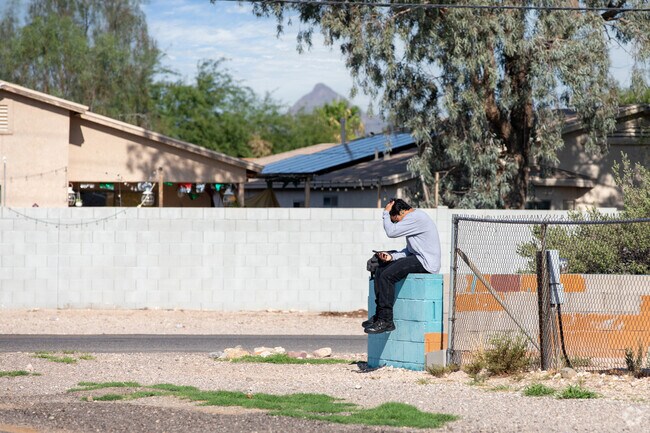 Public and school transit options serve families living in Los Ranchitos.