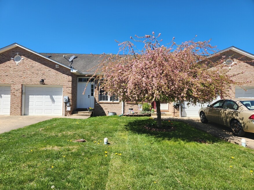 334 Lora Dr unit 334 Lora Drive, Woodstock, VA 22664 - photo 1