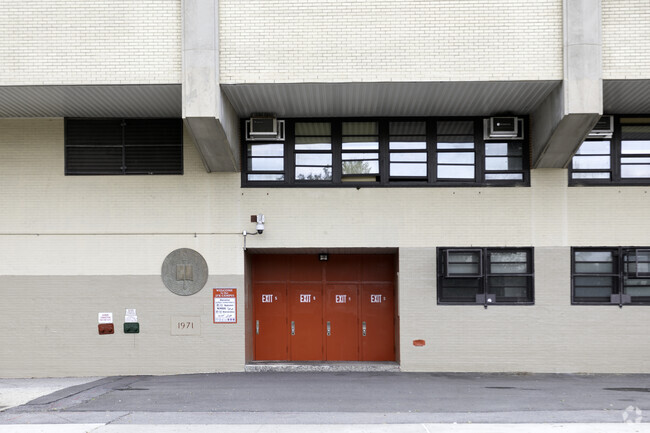 Bronx School of Law & Finance is a public school located in Bronx, NY.