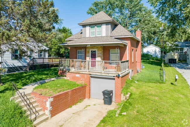 Crown Point features some of the beautiful classic brick homes that Omaha is known for.