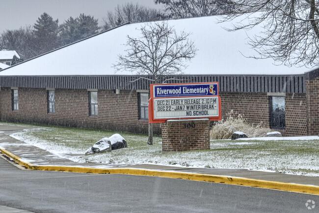 Riverwood Elementary School is a highly rated school in McHenry.