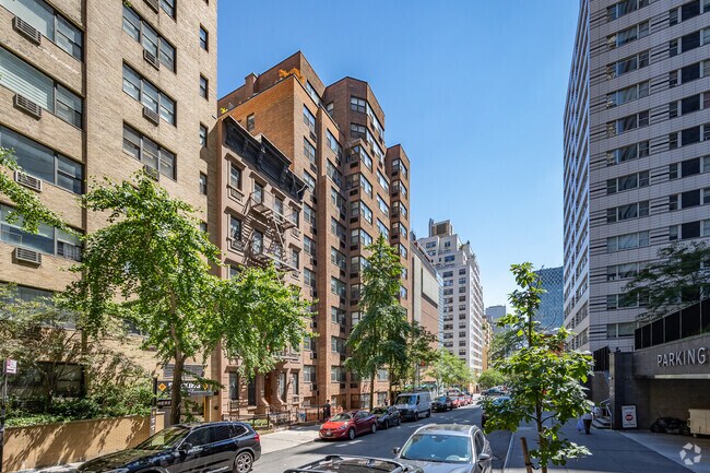 ヒル About 233 E 69th St, New York NY | HOAs, Reviews, Amenities