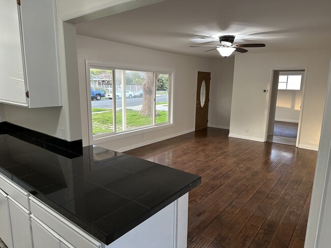 10830 Burnet Ave, Mission Hills, CA 91345 - photo 4