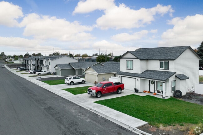 Homes in Warden typically sell for between $220,000 to $410,000.