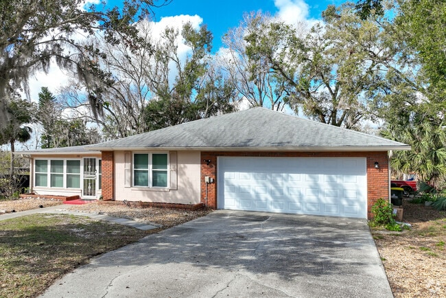 Indian Hills homes employ natural elements like brick and stone.