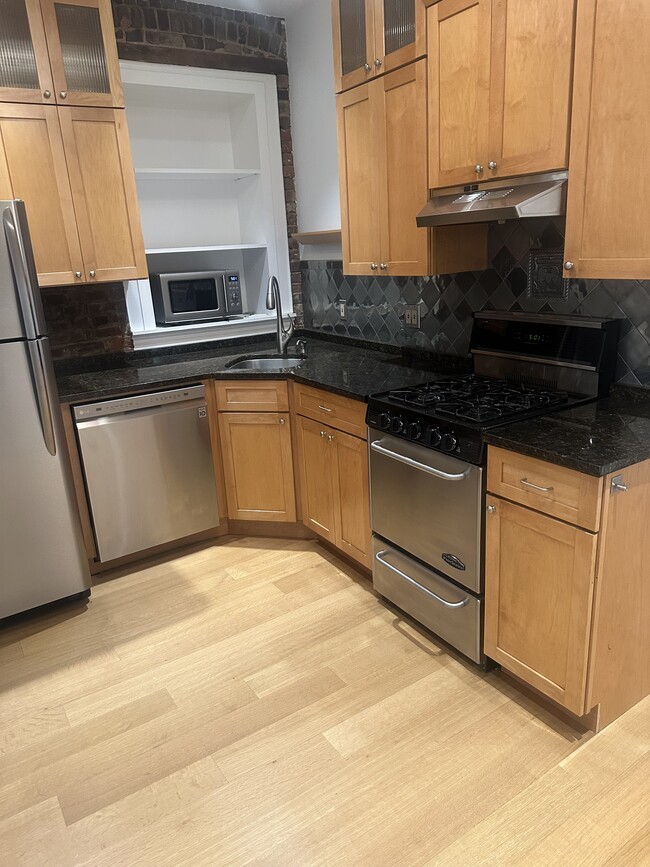 Granite counter /Stainless steel appliances